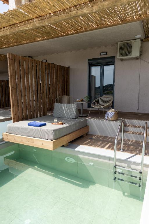 Bazén v ubytování Petra Nera Skiathos, Philian Hotels & Resorts nebo v jeho okolí