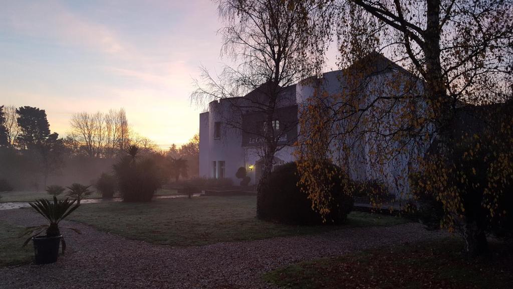 Zahrada ubytování Logis Hotel La Croix du Sud