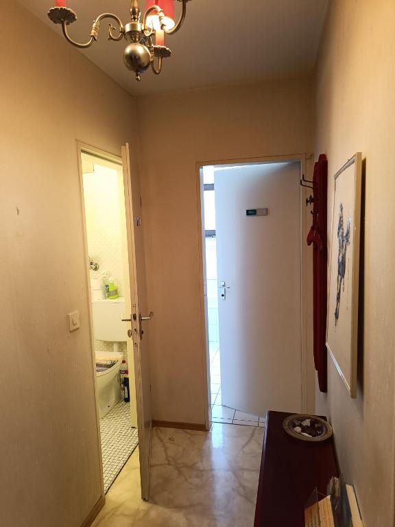 Koupelna v ubytování Zimmer mit Sonnenaufgang, Kühlschrank, Ventilator und ruhiger Innenhof Obergeschoss bei Koberstein