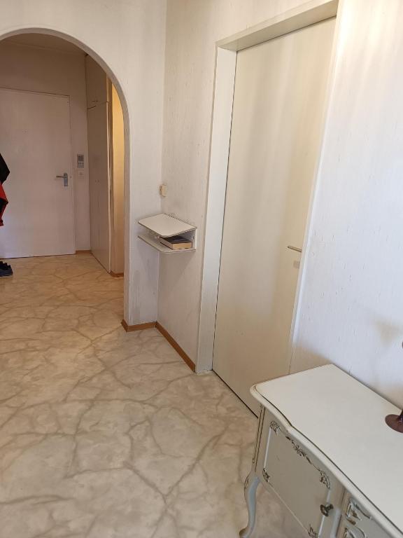 Fotografie z fotogalerie ubytování Zimmer mit Sonnenaufgang, Kühlschrank, Ventilator und ruhiger Innenhof Obergeschoss bei Koberstein v destinaci Tutzing