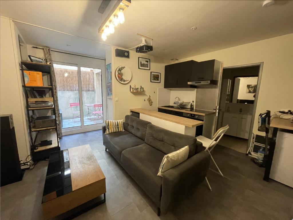 Photo de la galerie de l'établissement Charmant Appartement Centre Ville avec terrasse, à Bordeaux