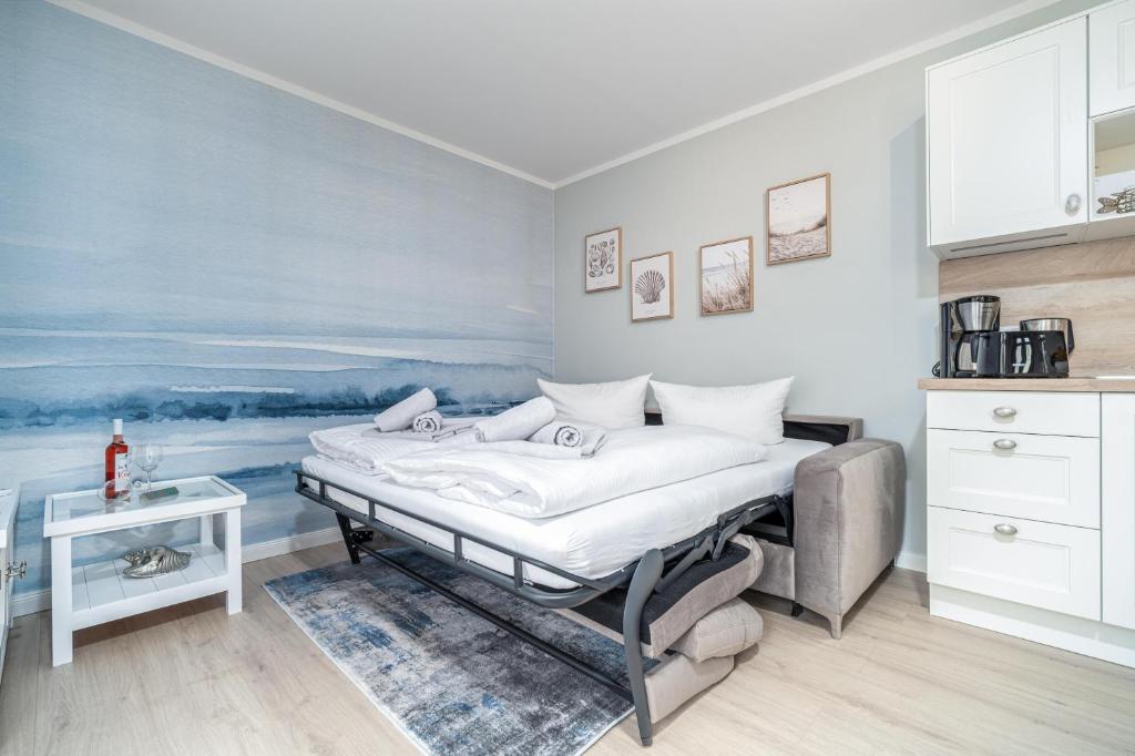 Postel nebo postele na pokoji v ubytování Ferienhaussiedlung Strandperlen Sanddornhof 2d (Typ I)