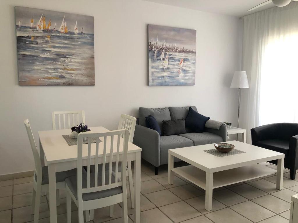 Chic 1BR Apt with Pool - Shops & Restaurants Nearby