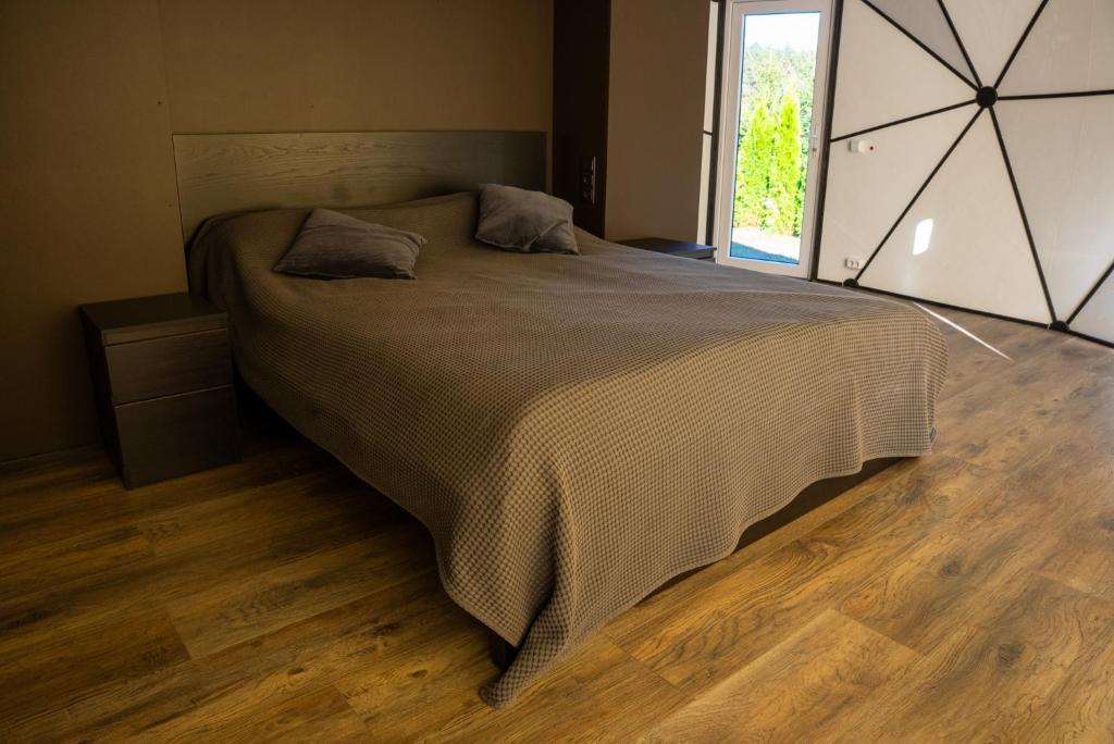 Postel nebo postele na pokoji v ubytování Greenery Kupolai
