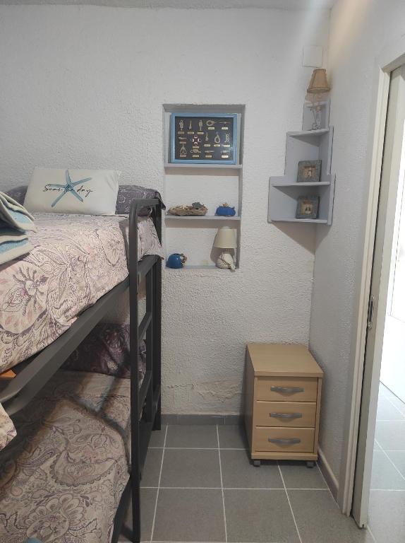 Posteľ alebo postele v izbe v ubytovaní Mi morena cala llobeta 35