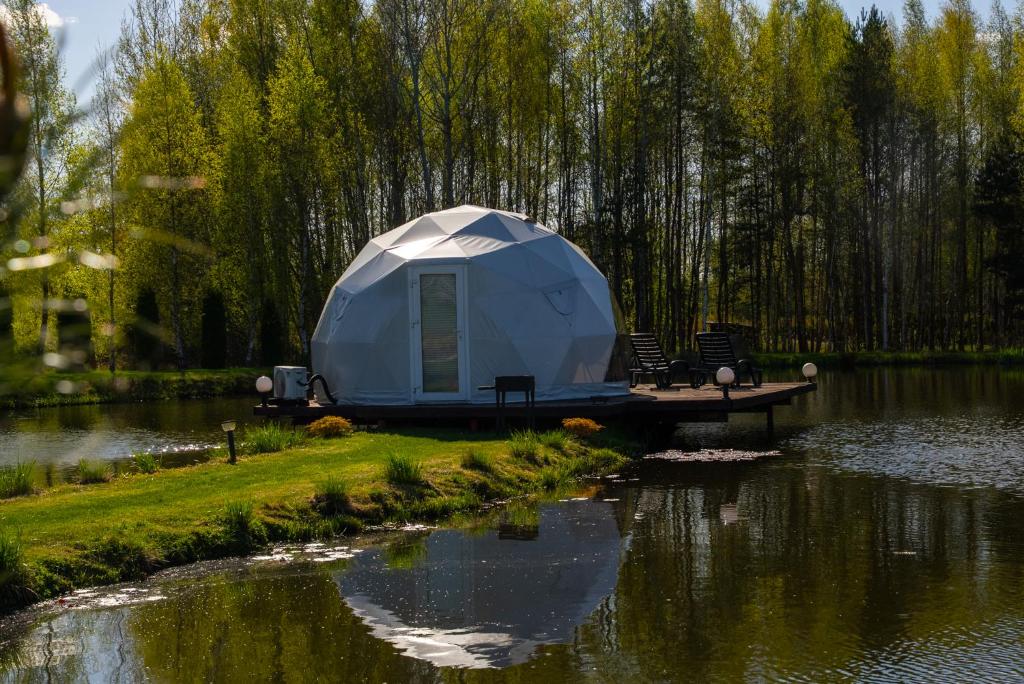 Příroda nedaleko luxury tent