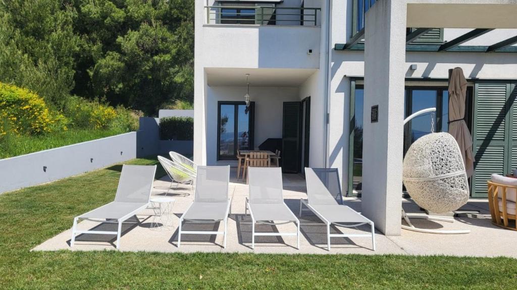 Vonkajšia záhrada v ubytovaní Holiday house in Split with sea view, terrace, air conditioning, WiFi 4937-1