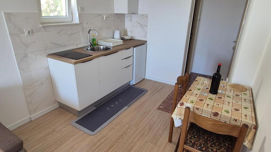 Una cocina o zona de cocina en Apartments Kust