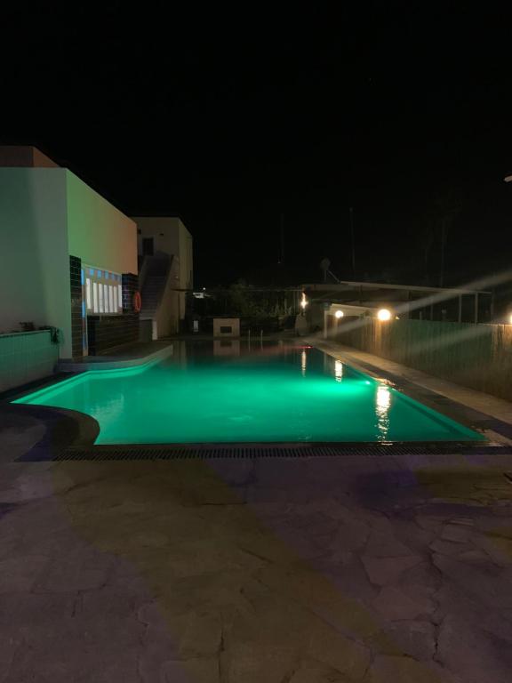 Bazén v ubytovaní Manine Apartments alebo v jeho blízkosti