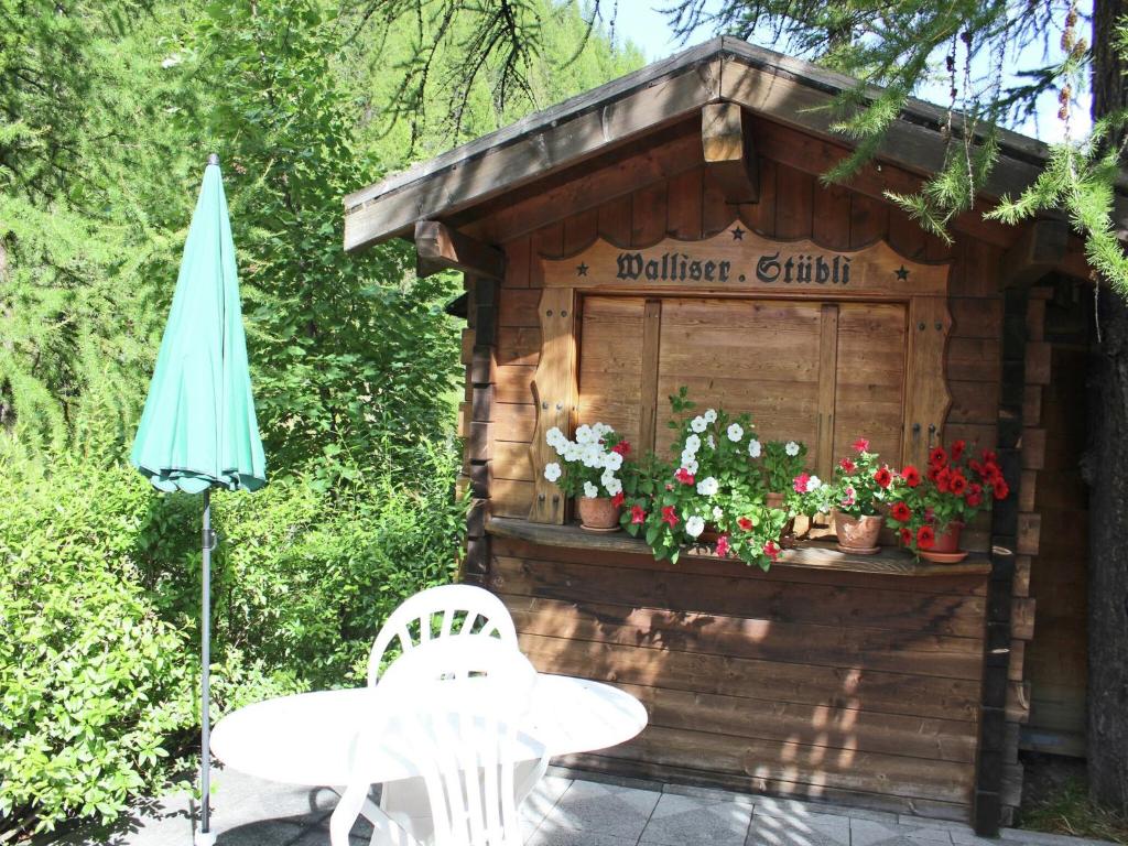 Zahrada ubytování Modern Chalet in Saas-Balen with Garden