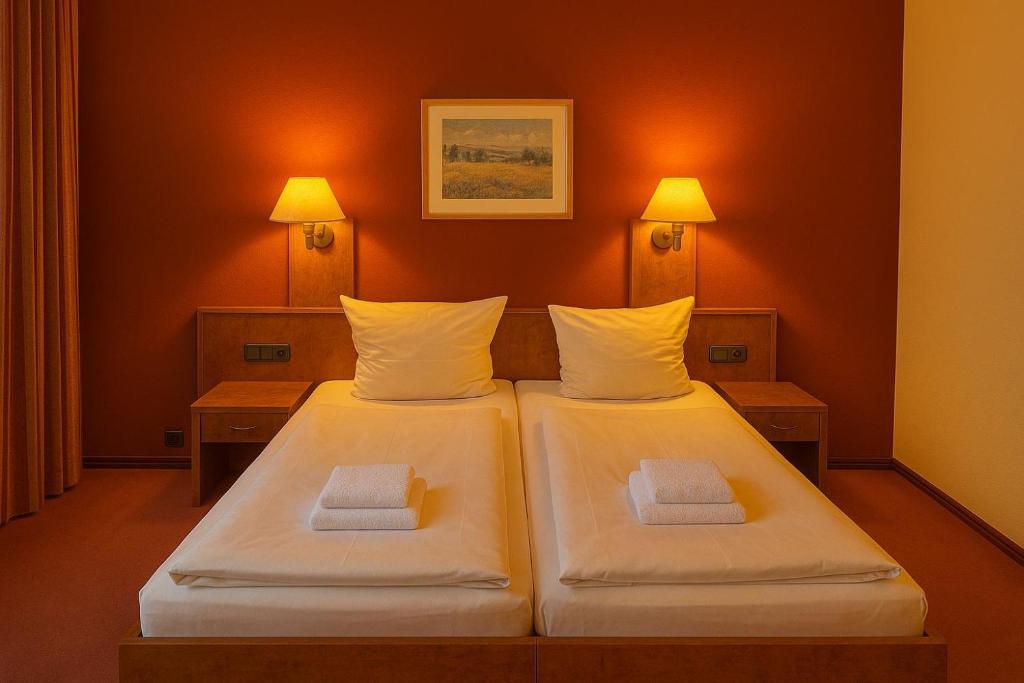 Postel nebo postele na pokoji v ubytování Hotel Schwarzenbek