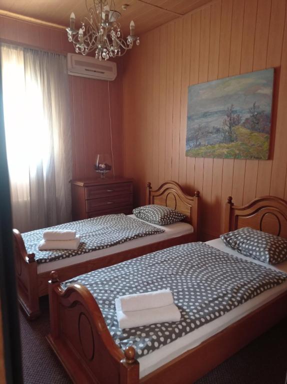 Postel nebo postele na pokoji v ubytování Zakarpatska Kolyba