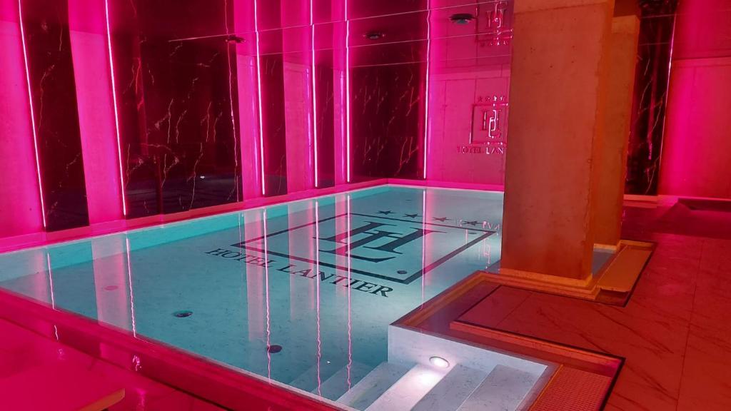 Bazén v ubytovaní Hotel Lantier Wellness & Spa alebo v jeho blízkosti