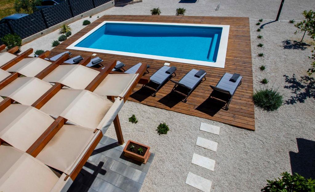 an overhead view of a swimming pool and lounge chairs at Villa La dolce vita-Trogir in Trogir