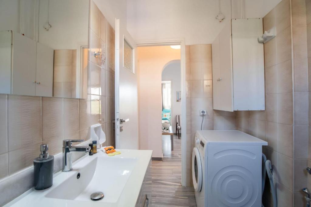 Kúpeľňa v ubytovaní 3bedroom Cycladic home Casa Klea in Drios Paros