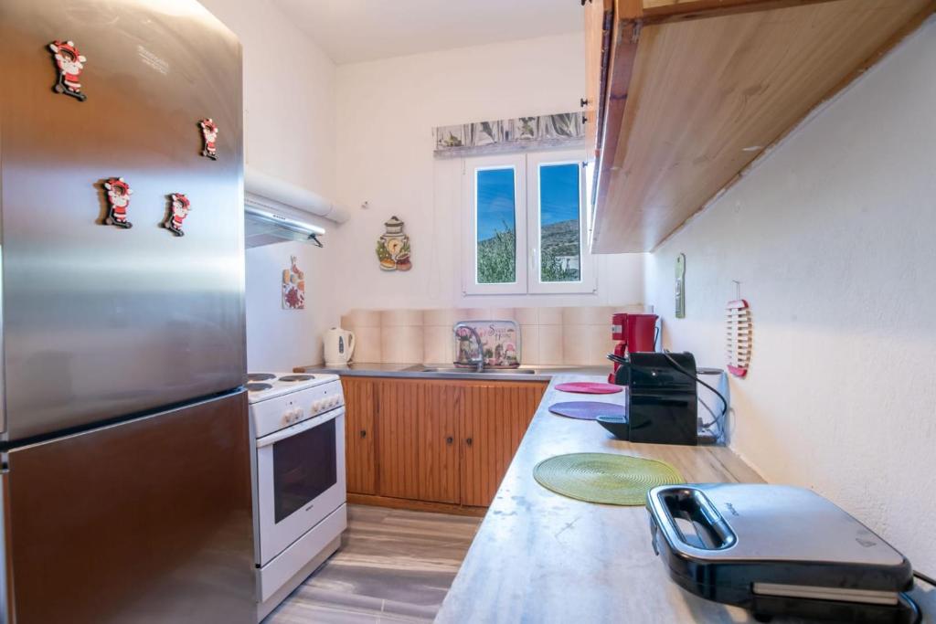 Kuchyňa alebo kuchynka v ubytovaní 3bedroom Cycladic home Casa Klea in Drios Paros