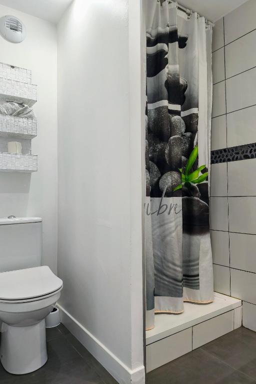 Koupelna v ubytování Studio Occitanie 20 m2 tout équipé avec jardin