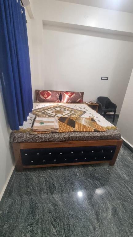 Postel nebo postele na pokoji v ubytování ShivSangit HomeStay