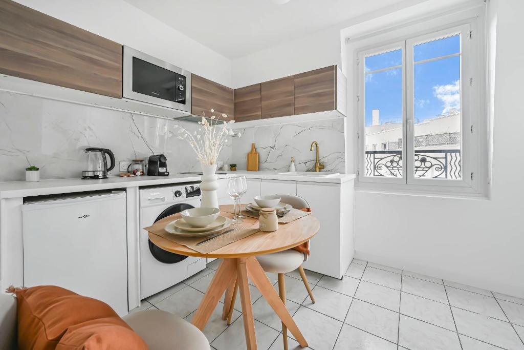 Photo de la galerie de l'établissement Studio rénové cosy metro Paris 2pers wifi, à Clichy