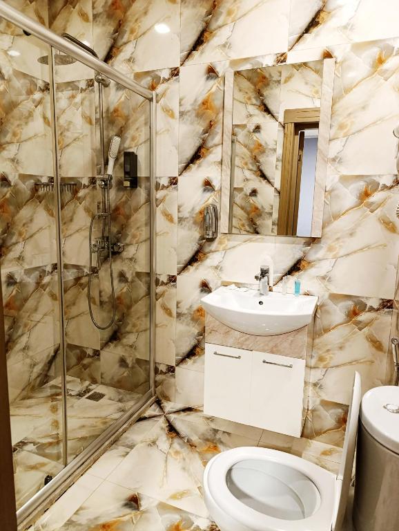 Alis Hotel tesisinde bir banyo