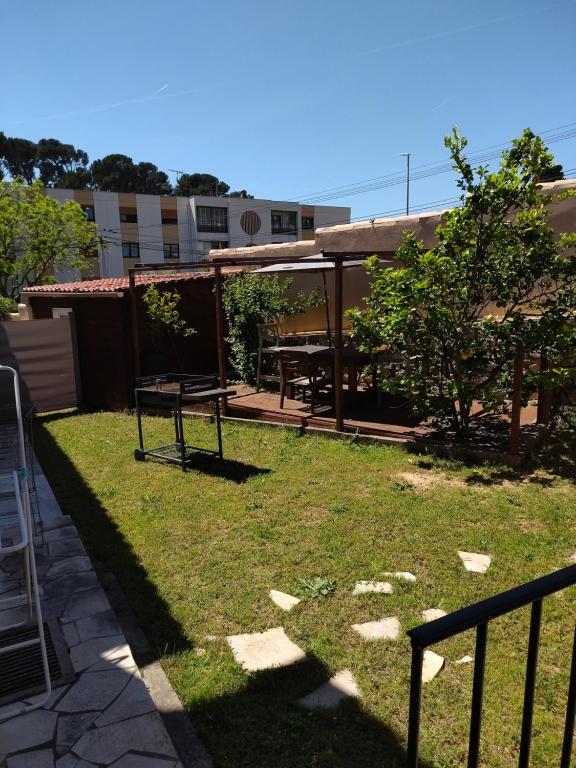 Κήπος έξω από το Très confortable studio maison au pied dufaron