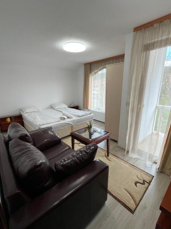 Postel nebo postele na pokoji v ubytování Bayrakova Guest House