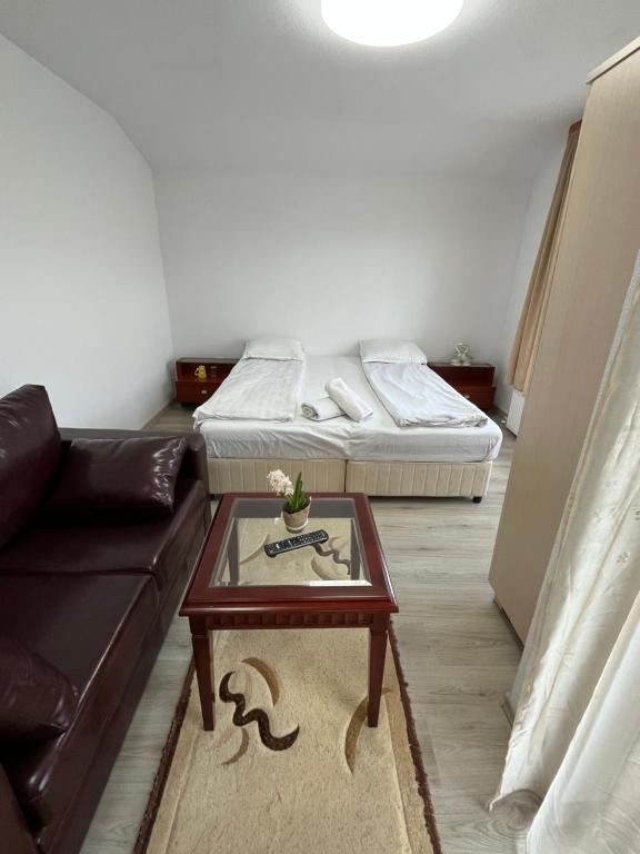 Postel nebo postele na pokoji v ubytování Bayrakova Guest House