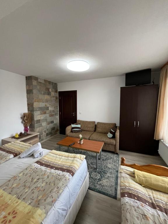 Postel nebo postele na pokoji v ubytování Bayrakova Guest House