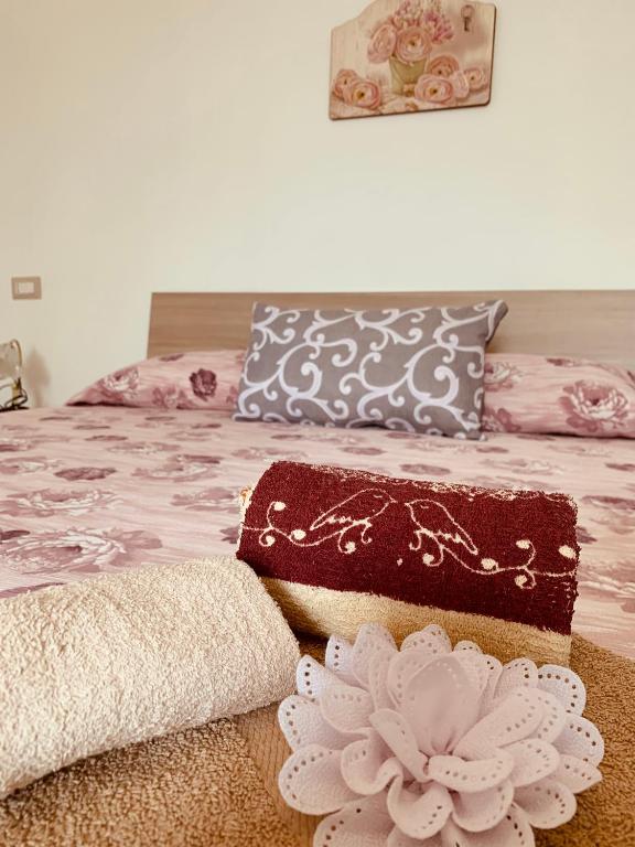 a bed with pillows and towels on top of it at Appartamenti Il Sole Parghelia in Parghelia