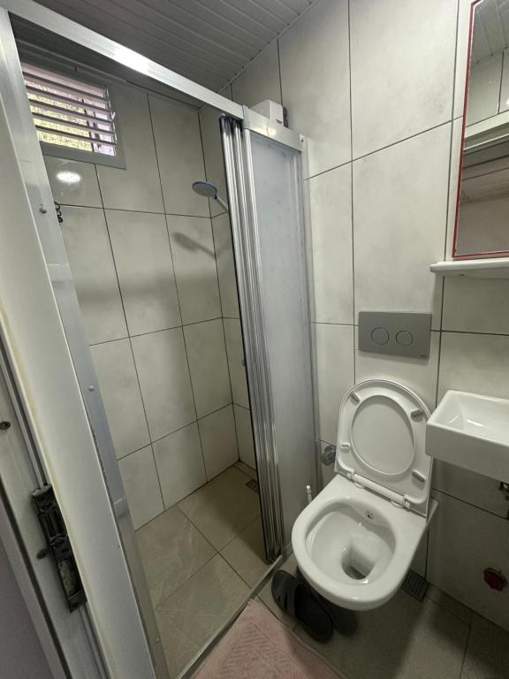 A bathroom at Kont Pension