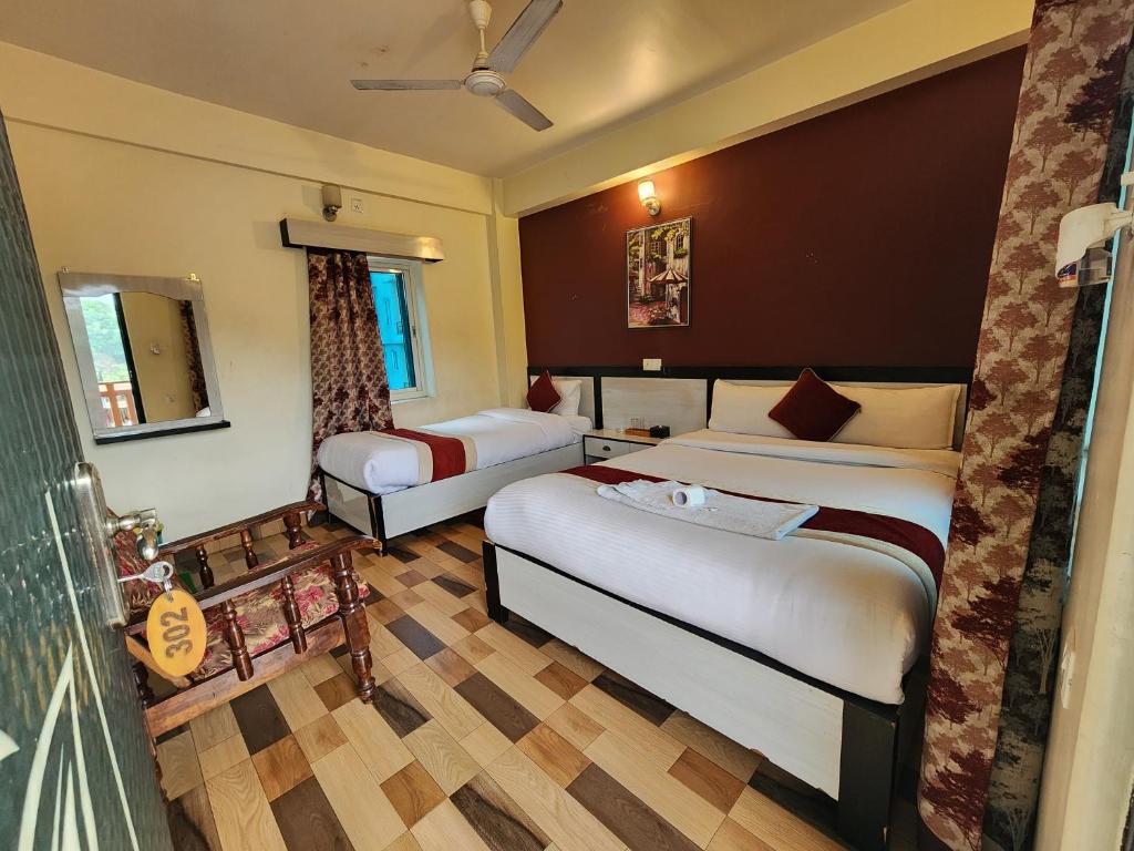 Ένα ή περισσότερα κρεβάτια σε δωμάτιο στο Hotel Kajiinn