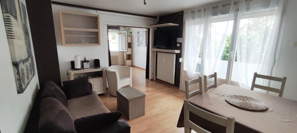 Η κουζίνα ή μικρή κουζίνα στο pretty 4-room apartment in a quiet area 3 bedrooms