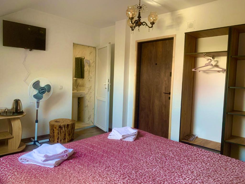 Postel nebo postele na pokoji v ubytování Good House Yaremche