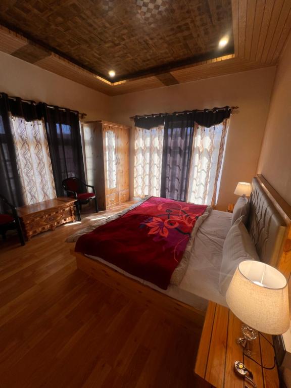 Postel nebo postele na pokoji v ubytování Sky land guest house