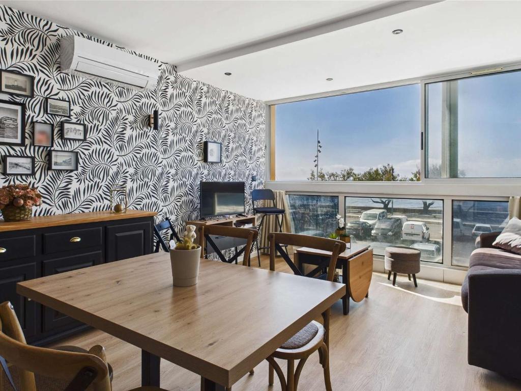 Photo de la galerie de l'établissement Agréable Appartement 3 Pièces Avec Climatisation Face à la Mer - FR-1-423-263, au Grau-dʼAgde