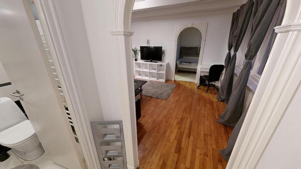a hallway leading to a room with a living room at Cozy Vesterbro apt in Aalborg