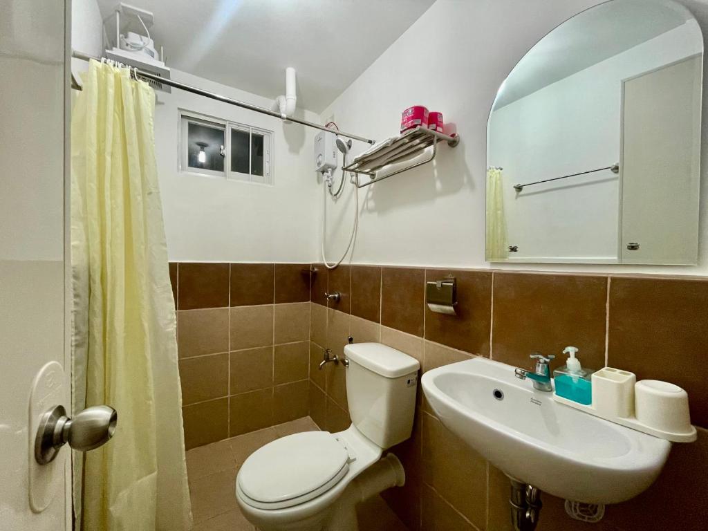 Koupelna v ubytování AR10 & AR11 1 bed 1 bath near airport