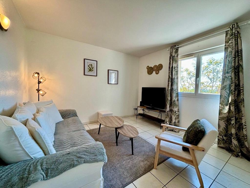 Μια τηλεόραση ή/και κέντρο ψυχαγωγίας στο Maison 8 personnes Garage & Terrasse privée