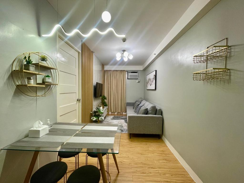 Posezení v ubytování AR10 & AR11 1 bed 1 bath near airport
