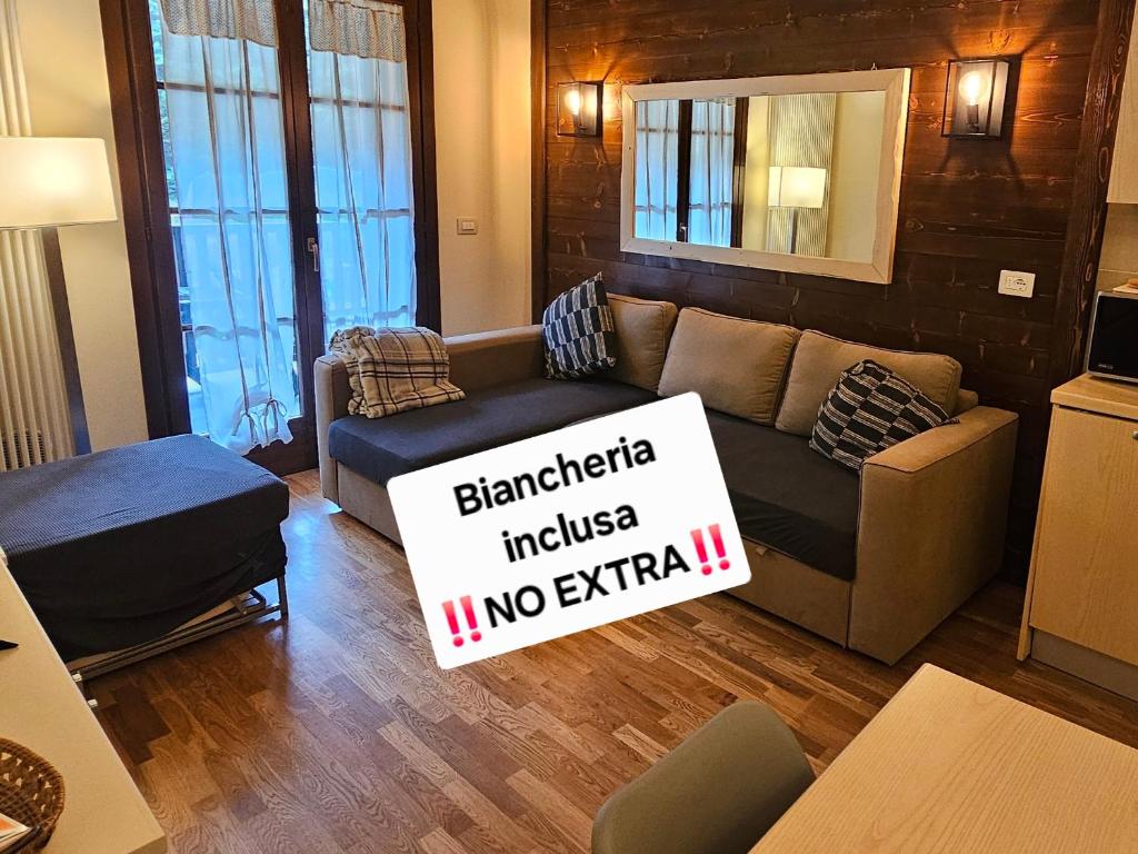 Ruang duduk di La terrazza sulle piste Val di Luce - BIANCHERIA INCLUSA