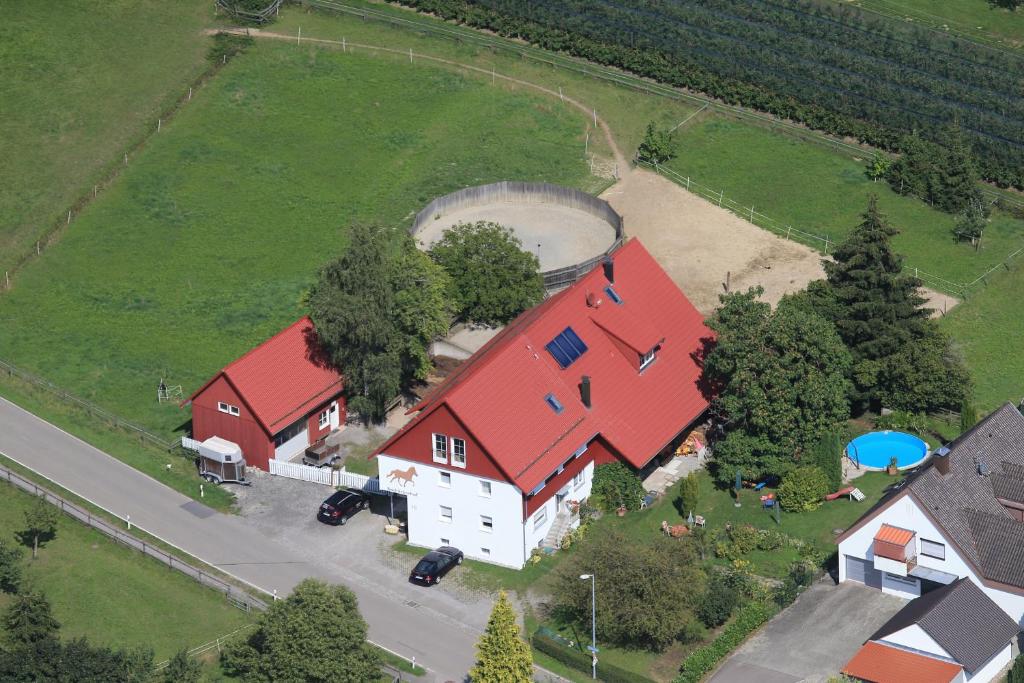 Et luftfoto af Bachäckerhof - Nichtraucherhotel-