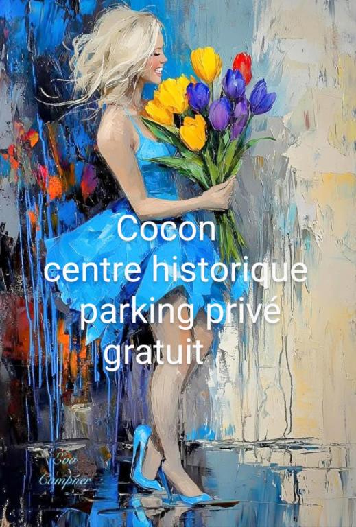 une peinture d'une femme tenant un vase de fleurs dans l'établissement Cocon centre historique, à Bergerac
