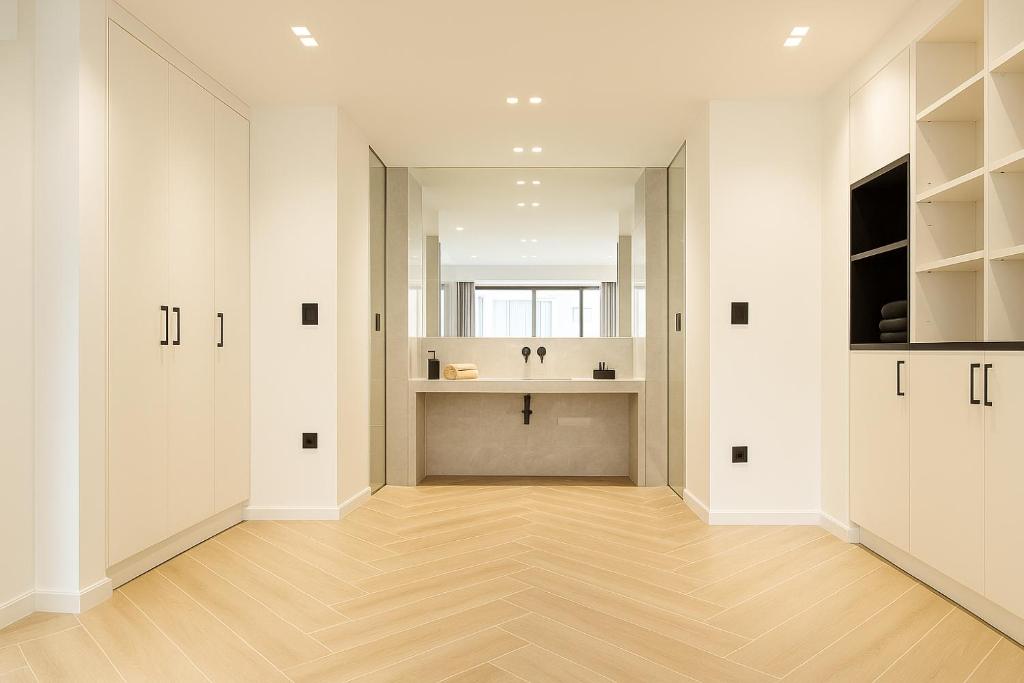 Triple A - Golden Eight - On Aiolou Downtown - FREE Parking! - Resim 17