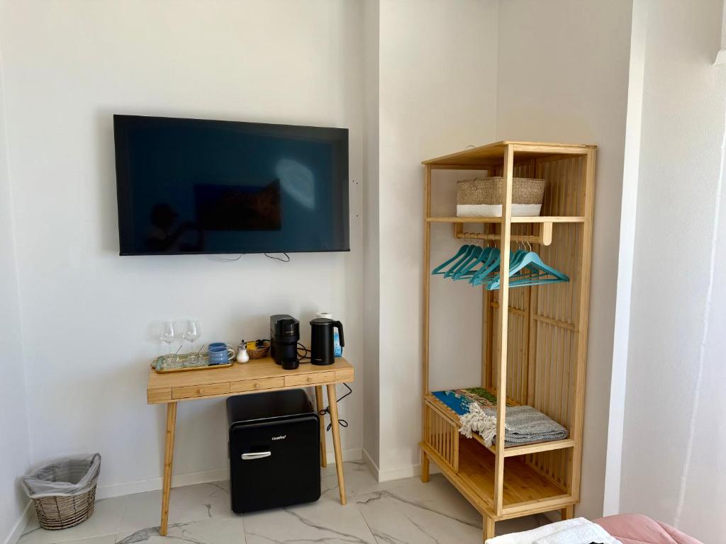 Kuchyň nebo kuchyňský kout v ubytování Vertigini Suites, Il Rifugio dell Amore per SOLE COPPIE , A 50m dalla Stazione e dalla Via dell Amore con Vista Mare e Intimità Appagante