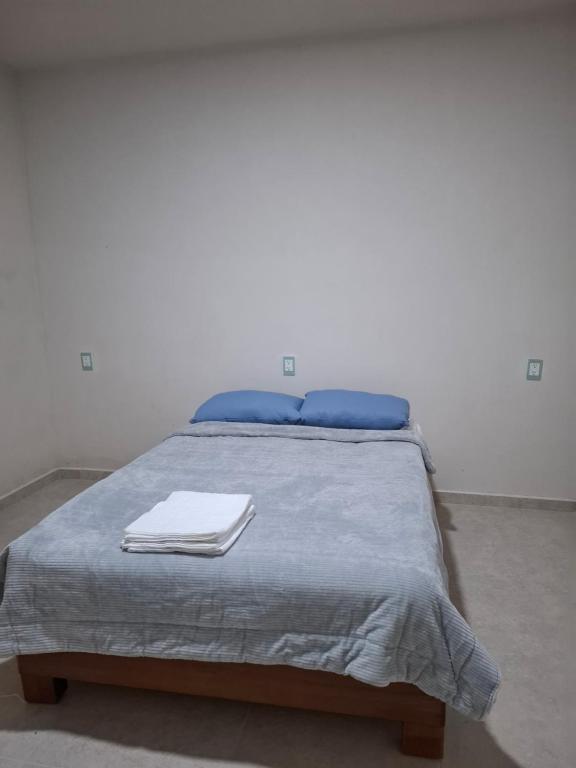 Postel nebo postele na pokoji v ubytování Hospedaje familiar Los Arcos