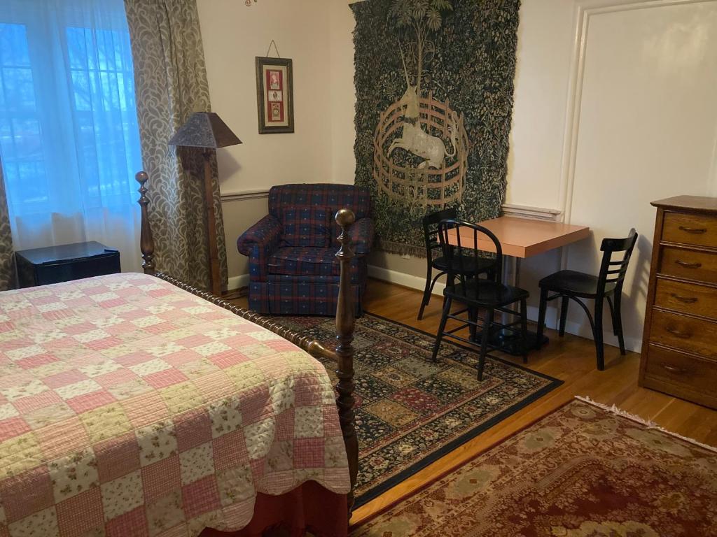 Postel nebo postele na pokoji v ubytování Sleepy Hollow Manor