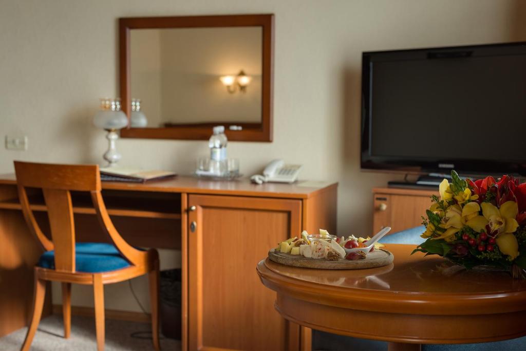 TV a/nebo společenská místnost v ubytování Londonska SPA Hotel