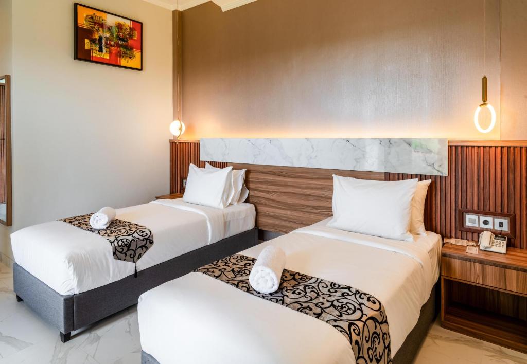 Postel nebo postele na pokoji v ubytování Ayers Hotel&Resto
