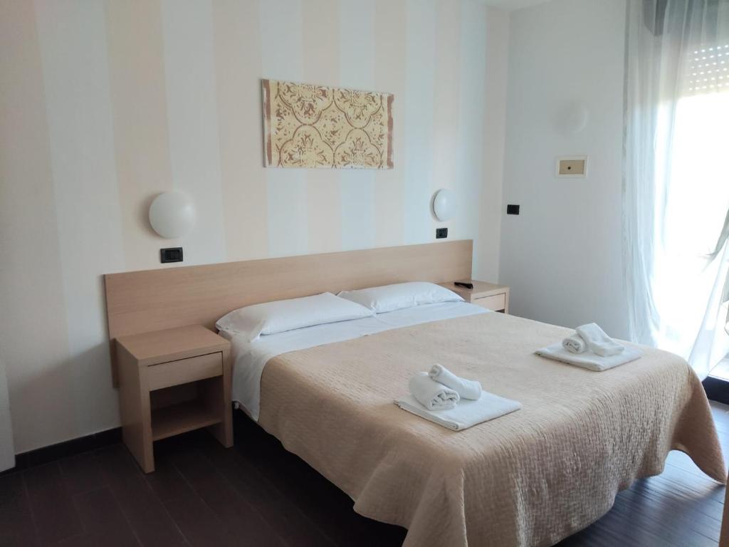Hotel Garisenda B&B - in Centro a Riccione - - Resim 28