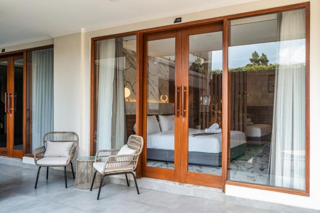 Balkón nebo terasa v ubytování Ayers Hotel&Resto
